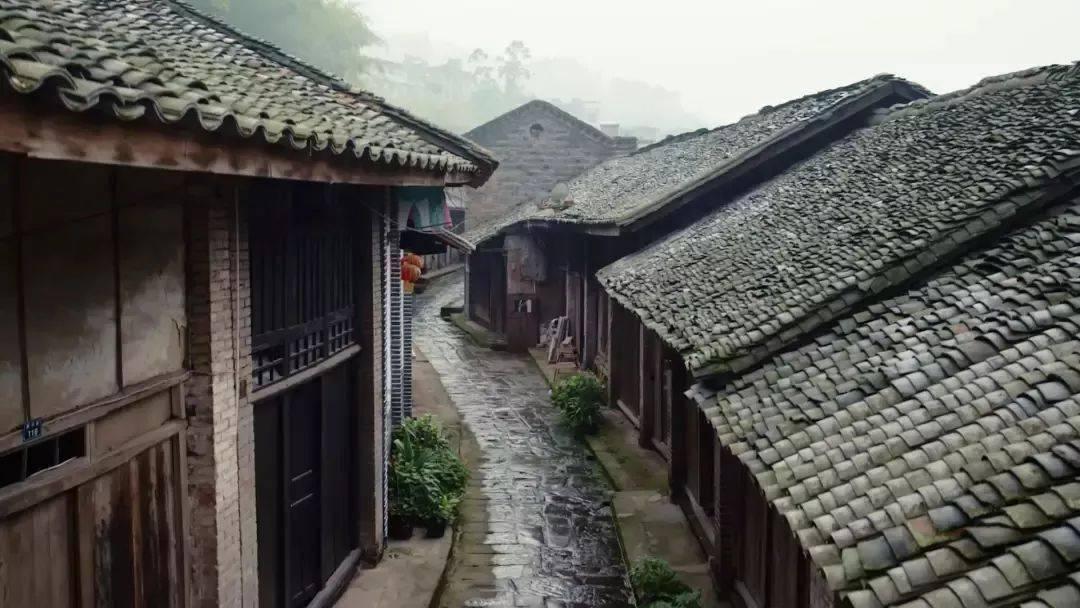 孩子在游乐场起摩擦，男子掌掴别家小孩妈妈，这种行为是否会被认定为互殴？游戏画面